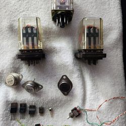 Miscellaneous lot of electronic components. Relays, switches, transistors, etc. These are UNTESTED items.
* Cash 💸 only, please. Front Door pick-up 