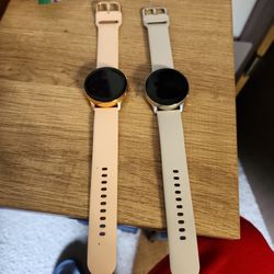 2 Galaxy Watches 