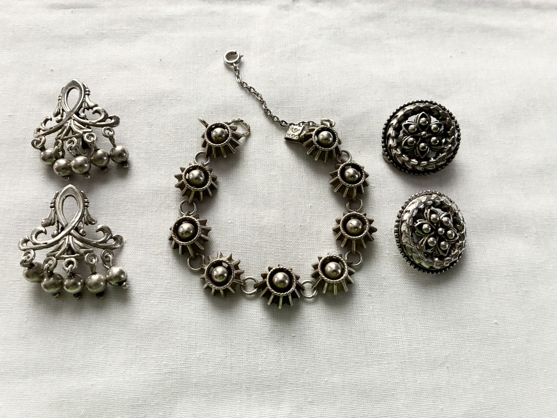 Cini Silver Bracelet With (2) Sets Of Earrings