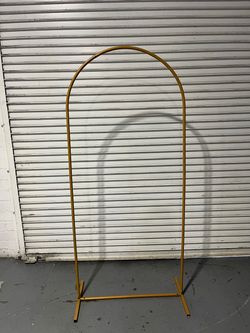 Gold Metal Arch Stand backdrop