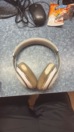 Beat wireless studio headphones