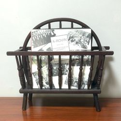 Vintage Wagon Wheel Spindle Magazine Holder Stand