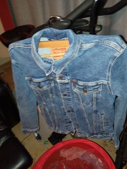 Women's Levi's denim jacket