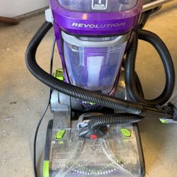 BISSELL REVOLUTION PET PRO  19863 Turns On Fine/Selling As Is