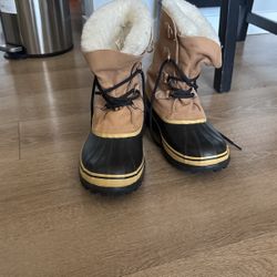Sorel MADE IN CANADA Snow Boots Size 10