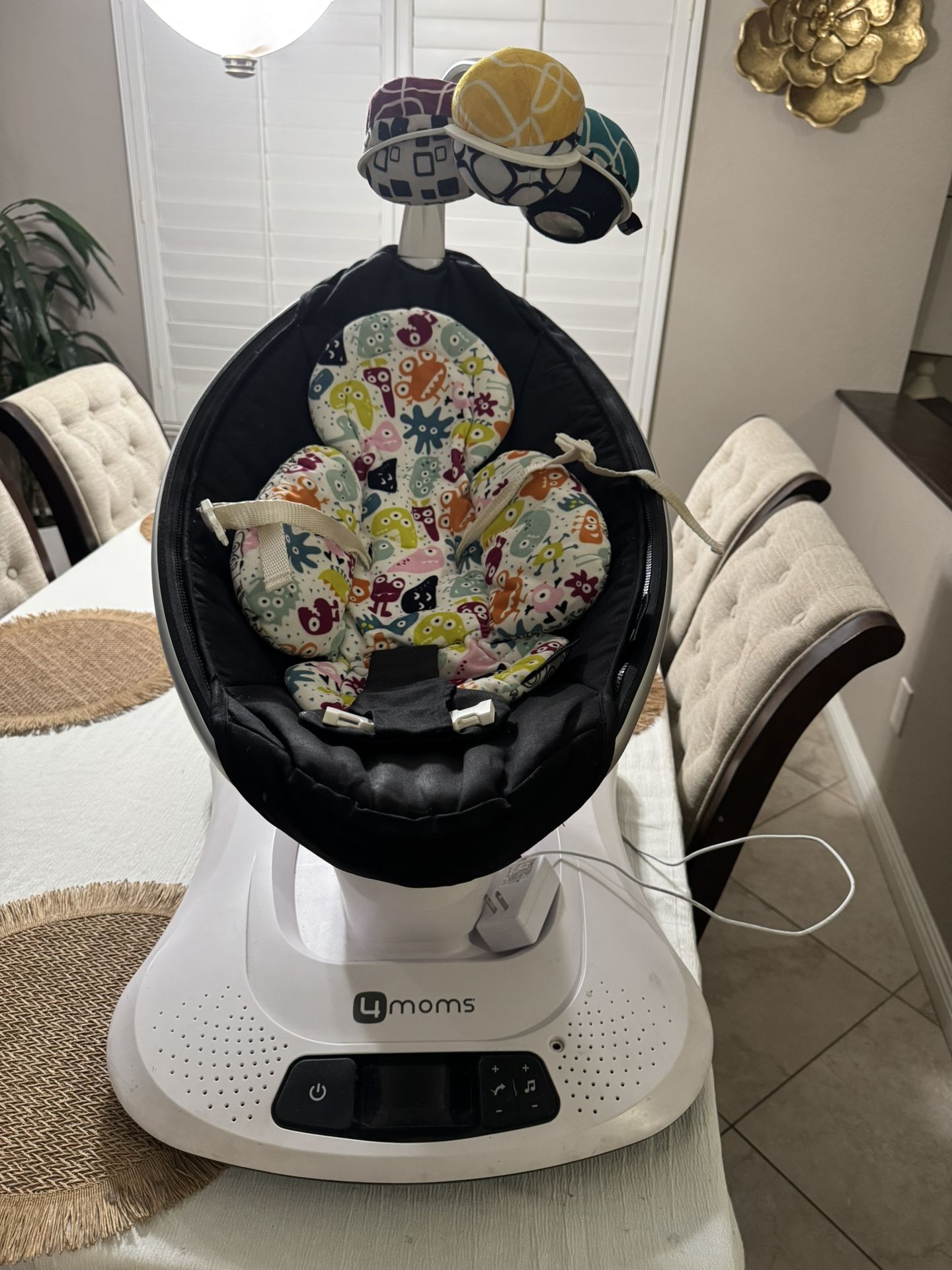 4 Moms Mamaroo Multi Motion Baby Swing