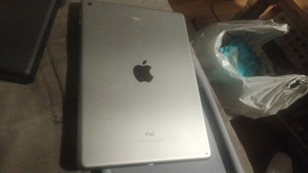 Apple iPad Space Gray Aluminum Tablet