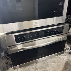 Frigidaire Gallery Series  FGMO3067UF 30 Inch Built-In Microwave with Drop-Down Door