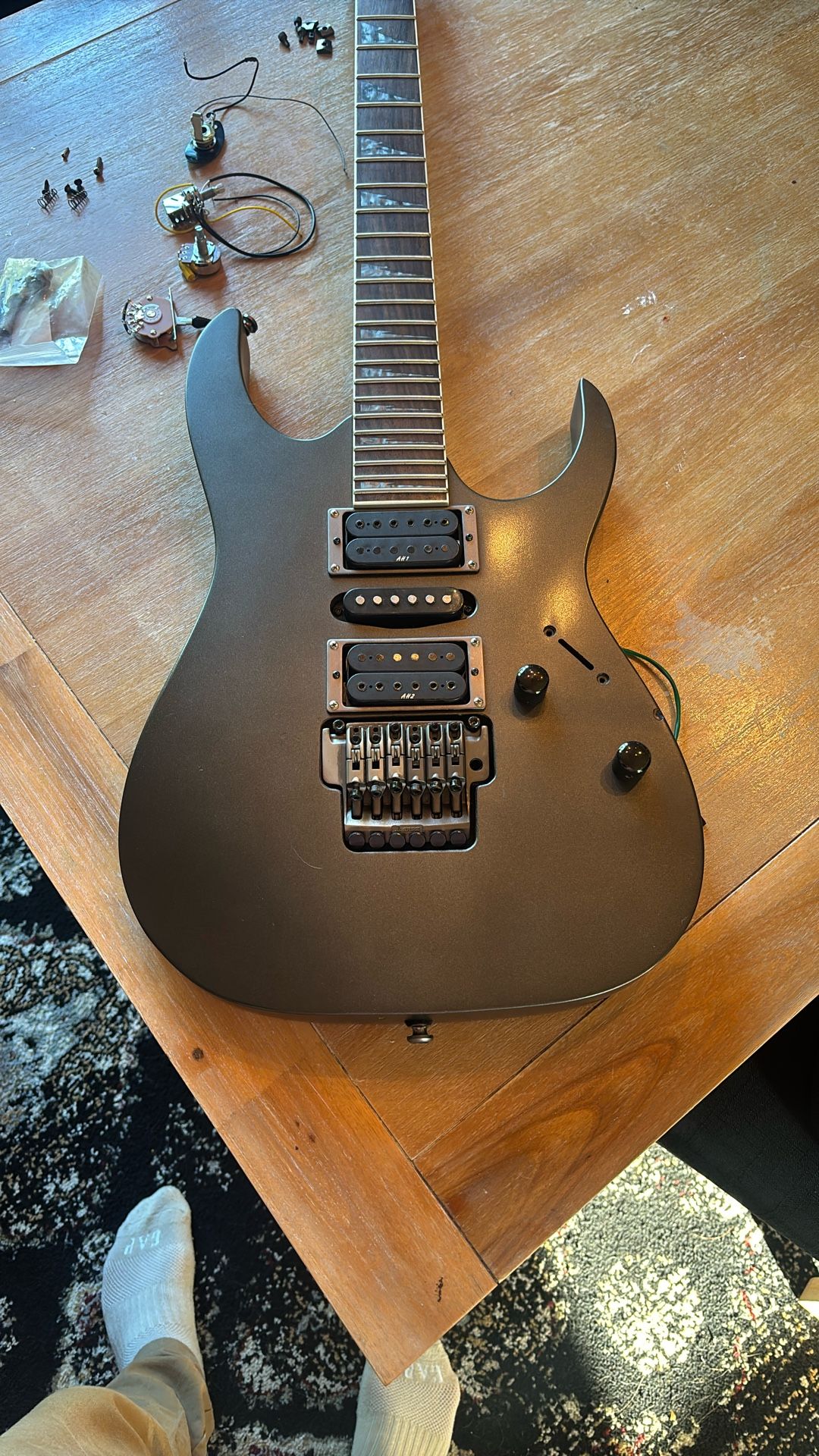 RG5 Ibanez HSH Gunmetal - Edge Trem