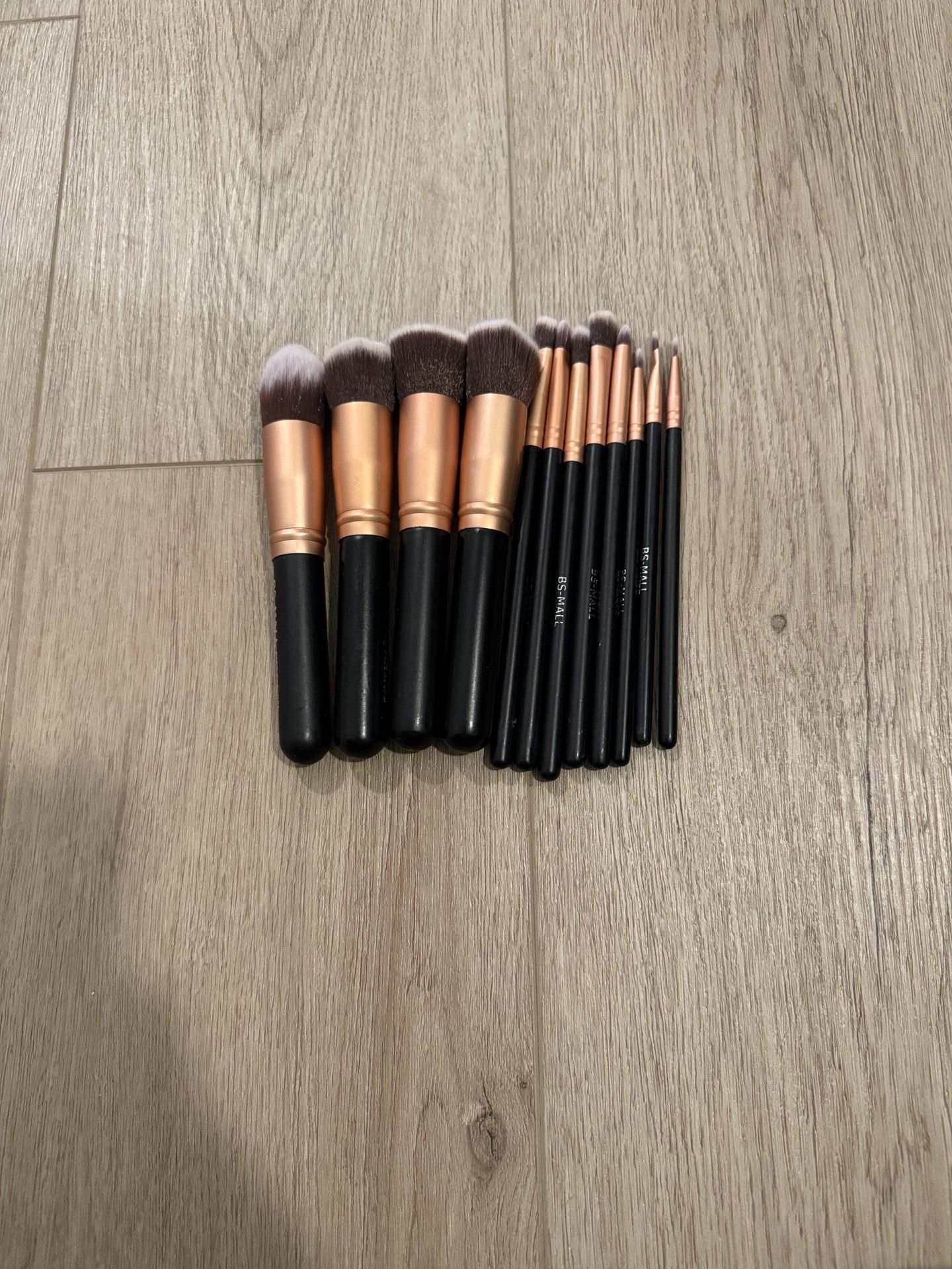 Full set of make up brush
