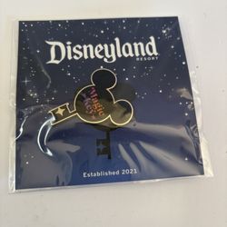 Magic Key Holder Disneyland Annual Passholder Commemorative 2021 Disney Pin New