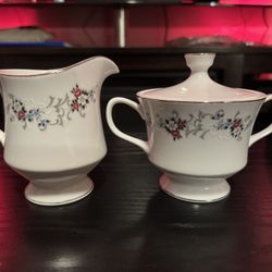 Fine China Creamer and Sugar bowl set.