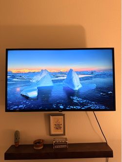 43 inch 4K bs LG TV screen with AV Aux HDMI inputs remote included