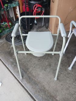 Folding commode