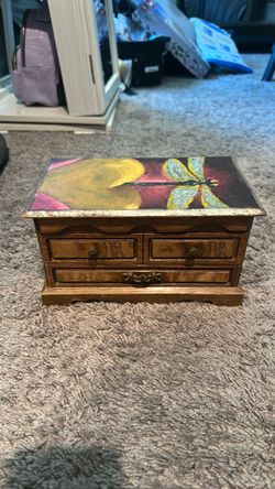 Jewelry box