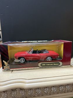 1/18 1969 Chevrolet Corvair Monza Convertible Red Road Signature | New