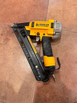 Dewalt Air Brad Nailer 15 Gauge Only Used 3 Times Price Firm$$$$$