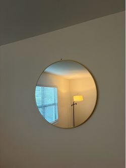 Large Round Gold Wall Mirror – Modern Decor – Excellent Condition
