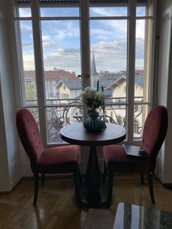 Gorgeous bistro table + 2 chairs