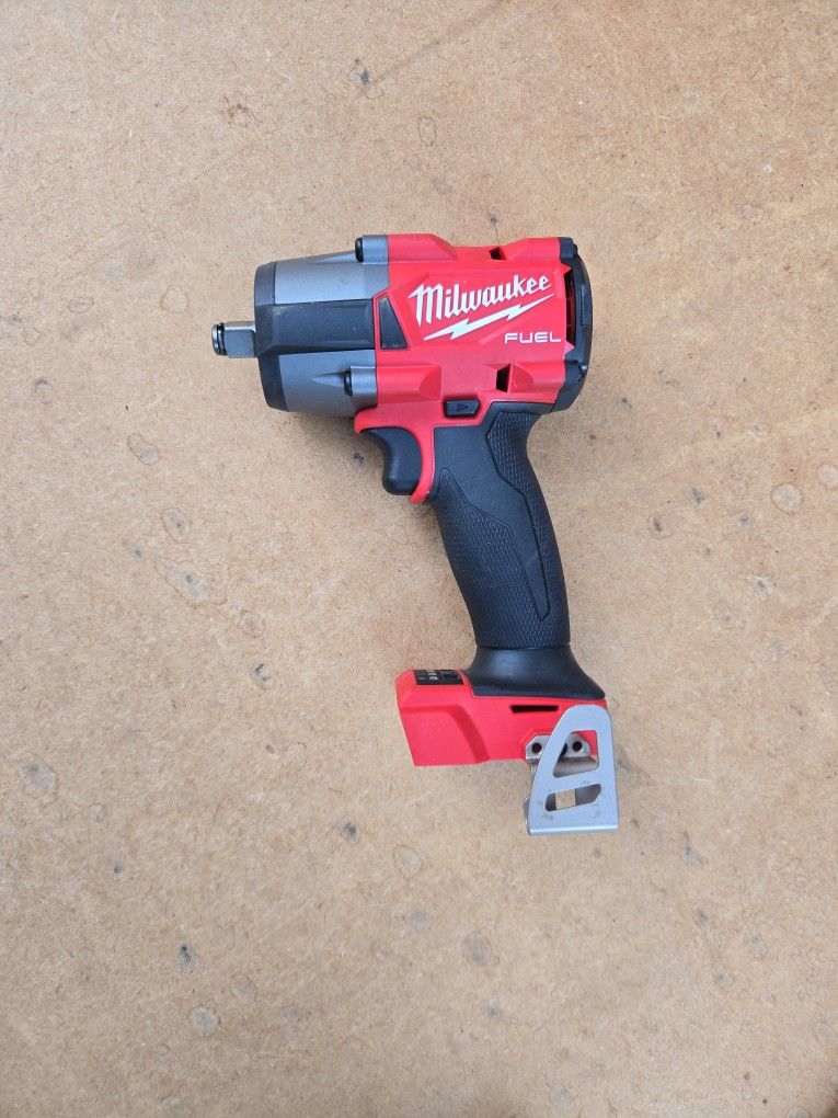 Milwaukee
M18 FUEL Gen-2 Brushless Mid Torque 1/2 in Impact Wrench