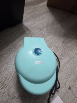 Dash Mini Waffle Maker – Aqua