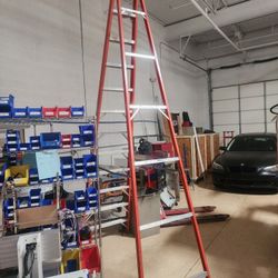 WERNER 12 FT FIBERGLASS LADDER