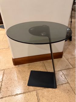 Side glass table