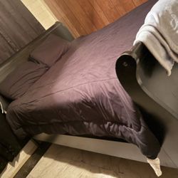 Queen Frame And Dresser/mirror 