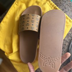 Mcm slides men sz 9/9.5