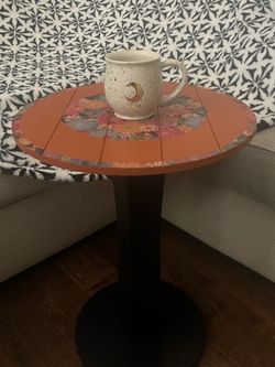 Refurbished Floral Top Round table