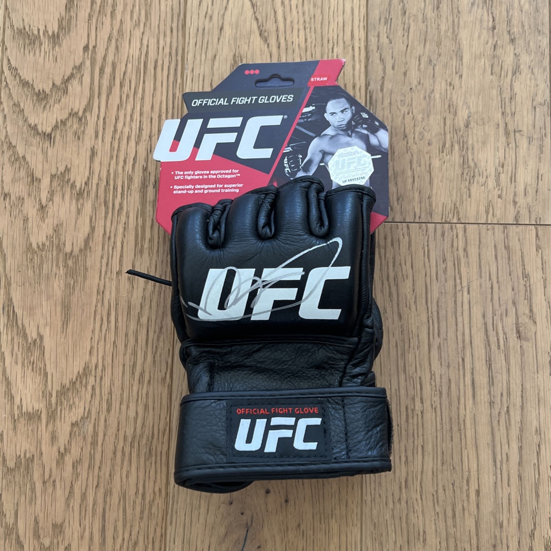 UFC MMA Official Fight gloves Autographed