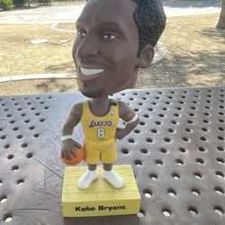 Upper Deck NBA Kobe Bryant Lakers No. 8 Bobble Head Gold Jersey 2000