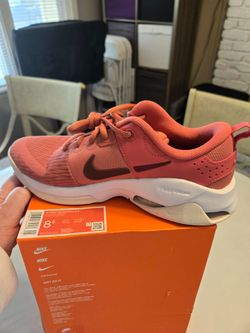 New Womens Nike Zoom Bella 6 size 8.5