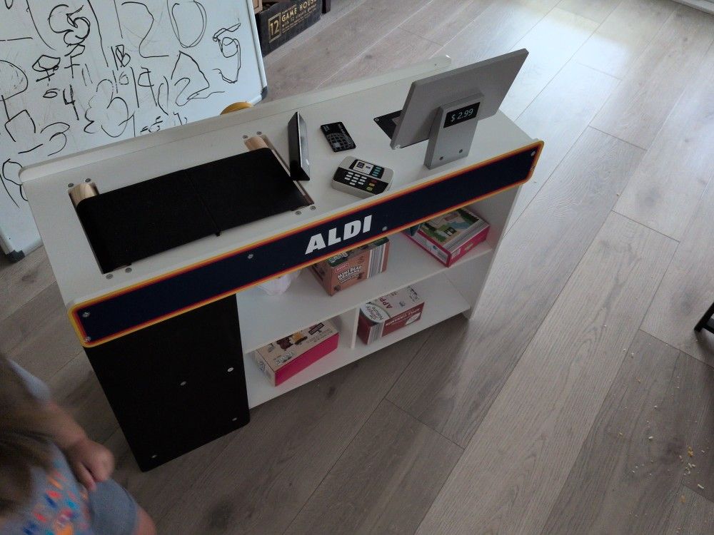Aldi Shopping Stand