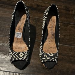 Women’s Size 7.5 Black And White Heels With Cork Heel