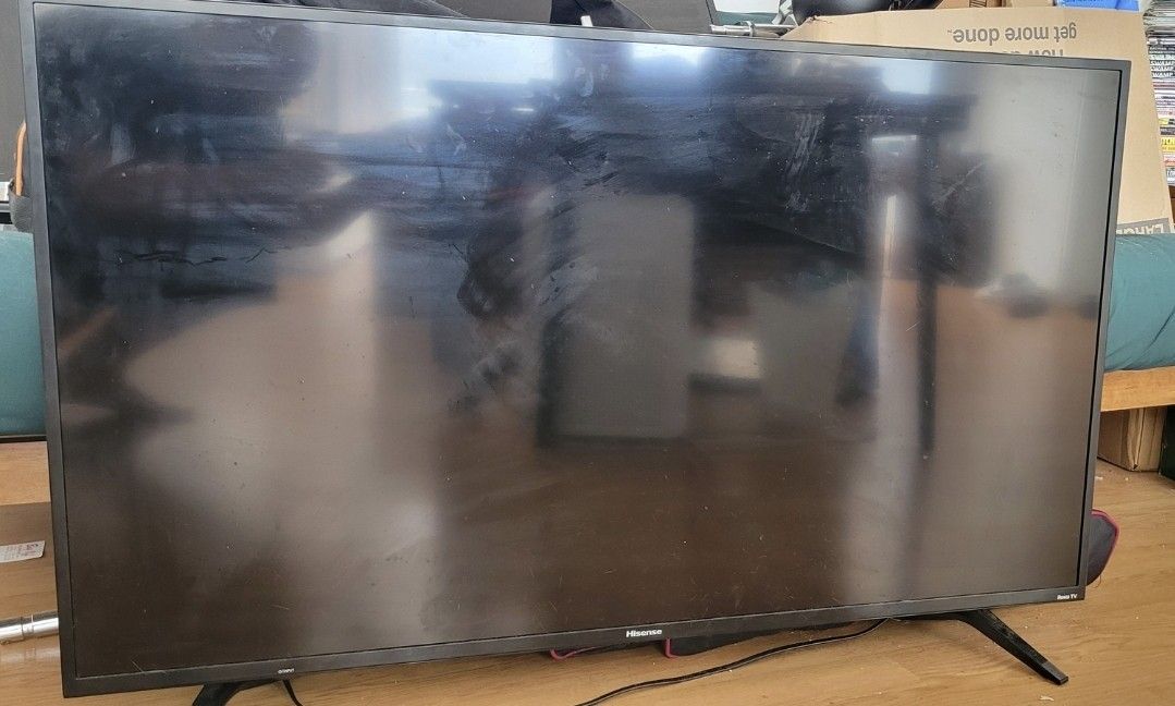 Hisenes 44inch Smart TV With Roku