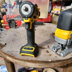 DeWalt DCF923B Atomic 20V Max Brushless 3/8-in Cordless Impact Wrench (Tool Only)