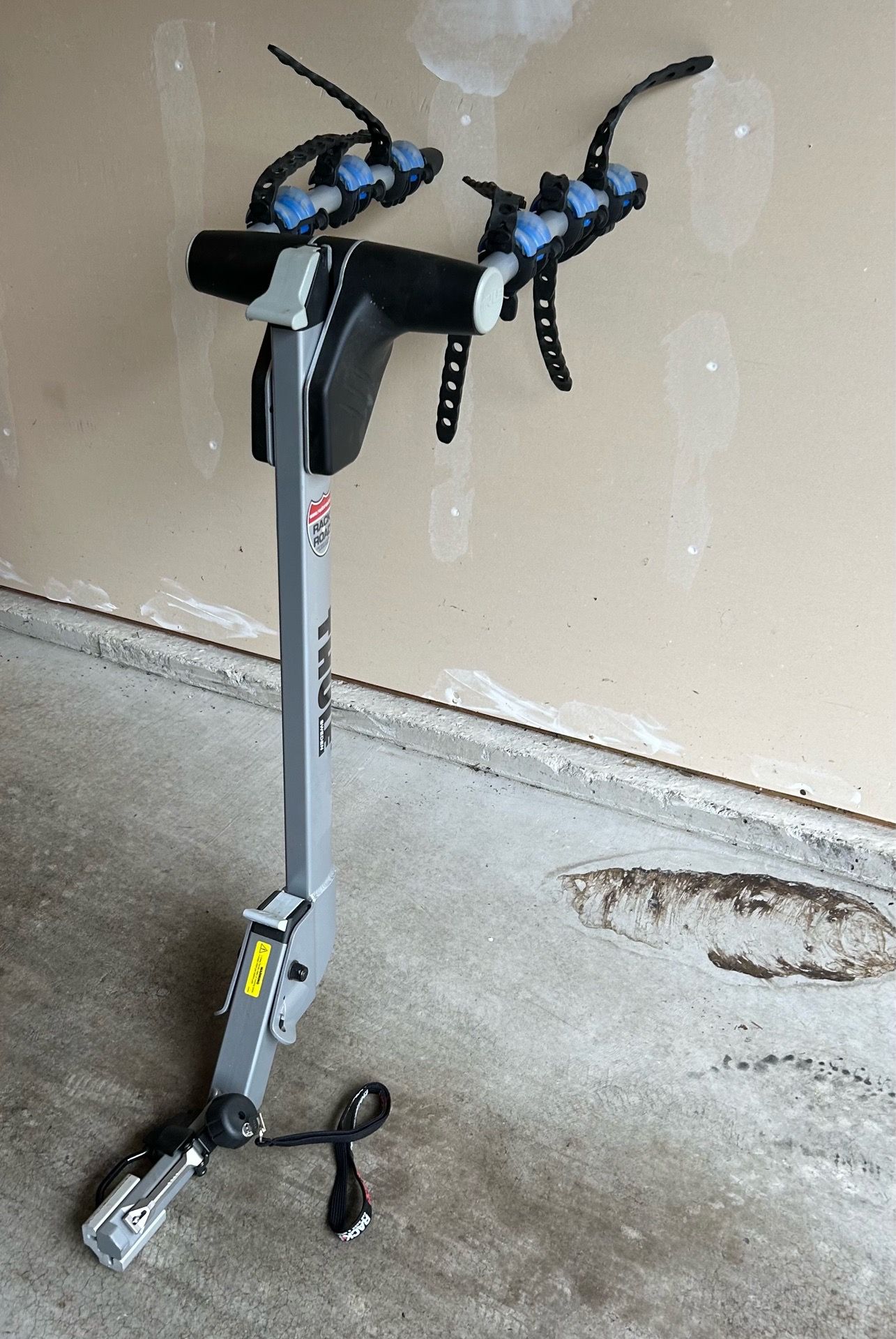 Thule 3 Bike Hitch Rack Lock Key Great Condition