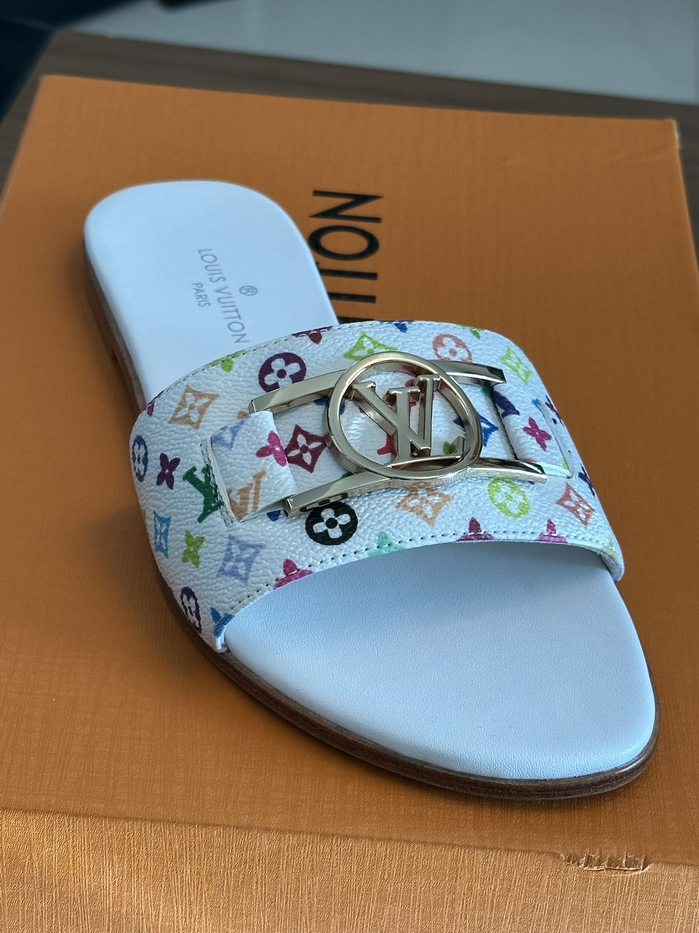 L Vuitton Flats Size 38 EUR