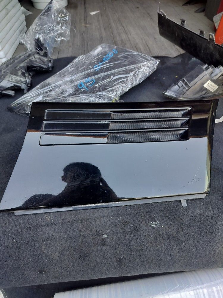 1995 Mercedes Benz Sl500 Right Fender Trim Molding