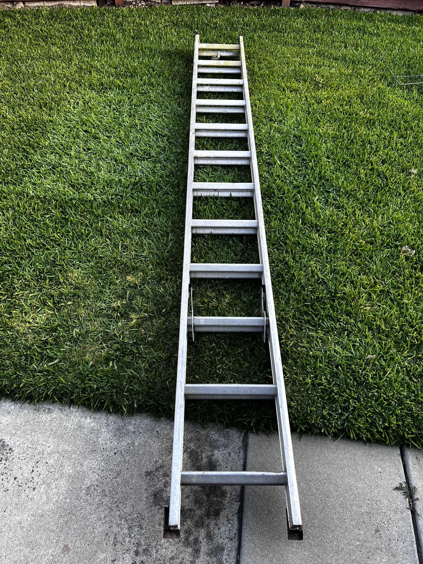 Aluminum Ladder - 24 ft