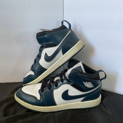 Jordan 1 Mids Teal White