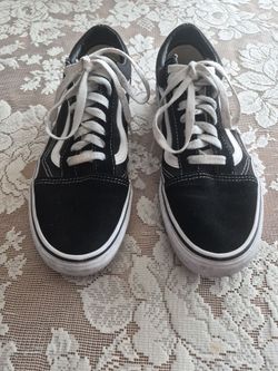 Mens or womans old skool black n white vans, size 8 mens, size 9.5 womans