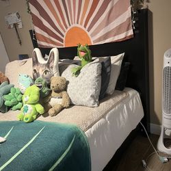 American Signature queen size bed set - willing to sell pieces separate, send me an offer :)