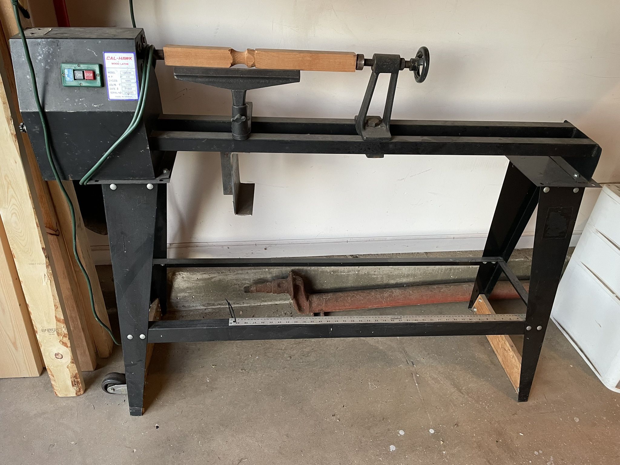 Cal-Hawk Wood Lathe – 1000mm (39.37") Capacity, 1/2 HP