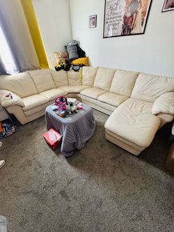Sectional couch with chase lounge