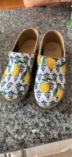 Dansko 8 Professional Lemon clogs