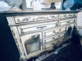 AICO By Michael Amini TRESOR VANILLA Sideboard