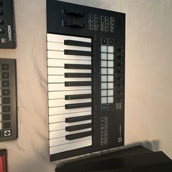 Novation  Launchkey 25