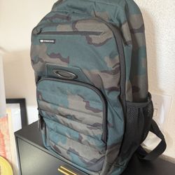 Oakley Camo Backpack w Eyewear Pocket